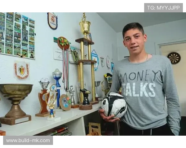 巴尔韦德佩纳罗尔青训出身，职业生涯闪耀足坛