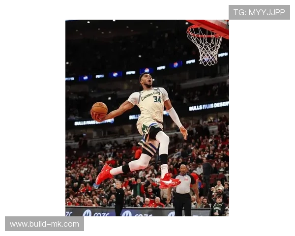 字母哥雷霆暴扣震撼全场,彰显MVP实力 字母哥雷霆暴扣震撼全场,彰显MVP实力